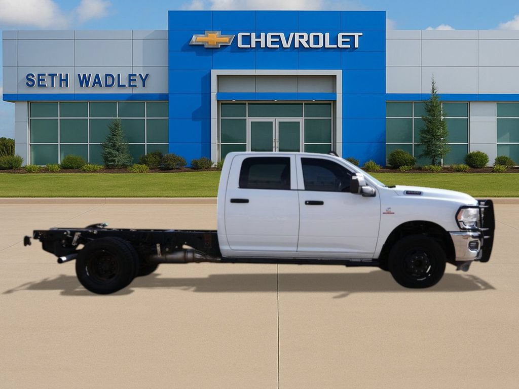 Used 2024 RAM 3500 Tradesman w/ Chrome Appearance Group AWD/4WD image 14
