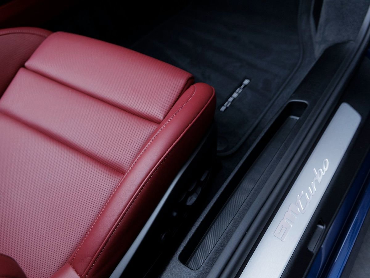 Used 2025 Porsche 911 Turbo image 37