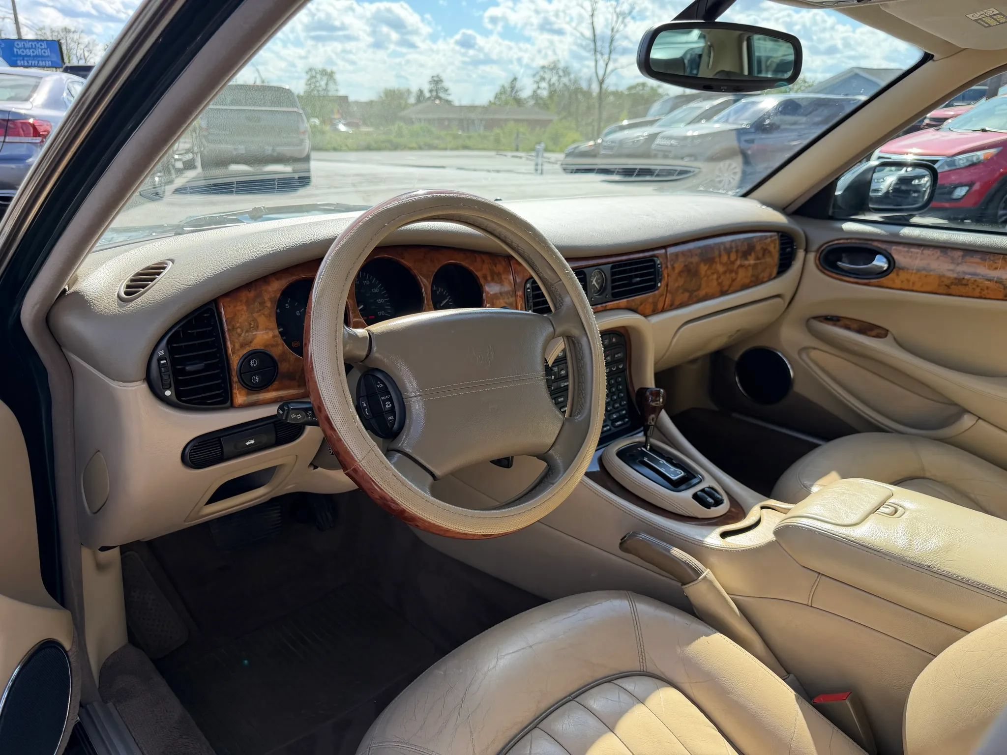 Used 2001 Jaguar XJ8 RWD image 10