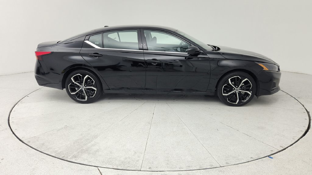 Used 2025 Nissan Altima 2.5 SR FWD image 8