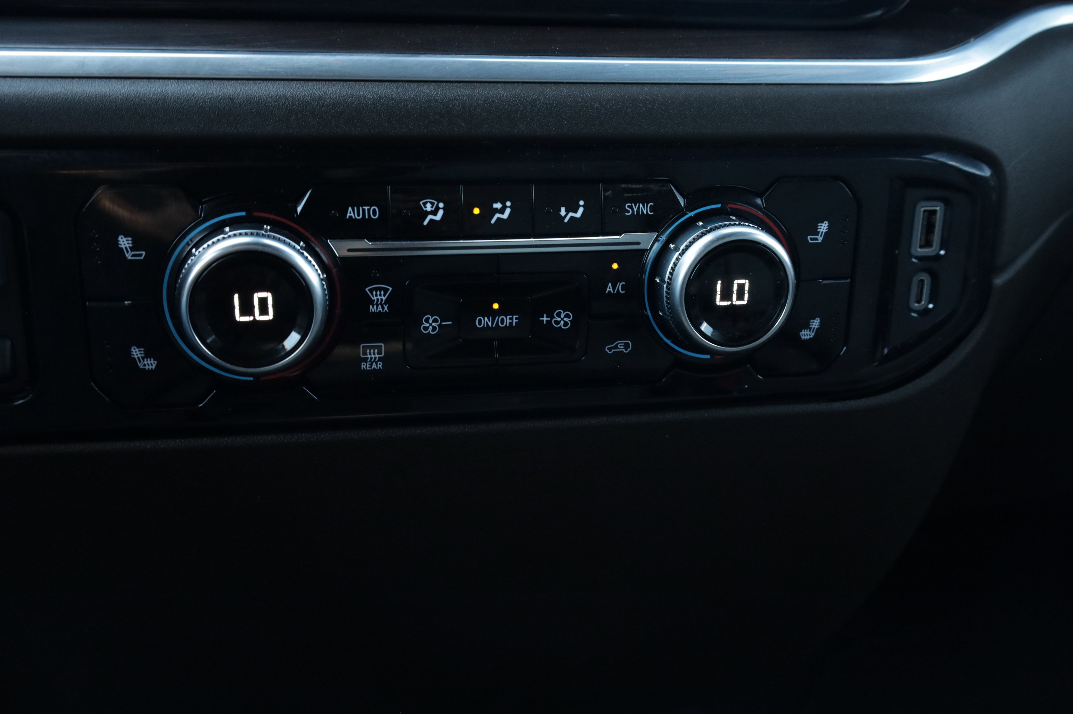 Used 2025 GMC Sierra 1500 SLT image 10