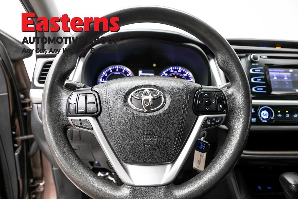 Used 2019 Toyota Highlander LE FWD image 10