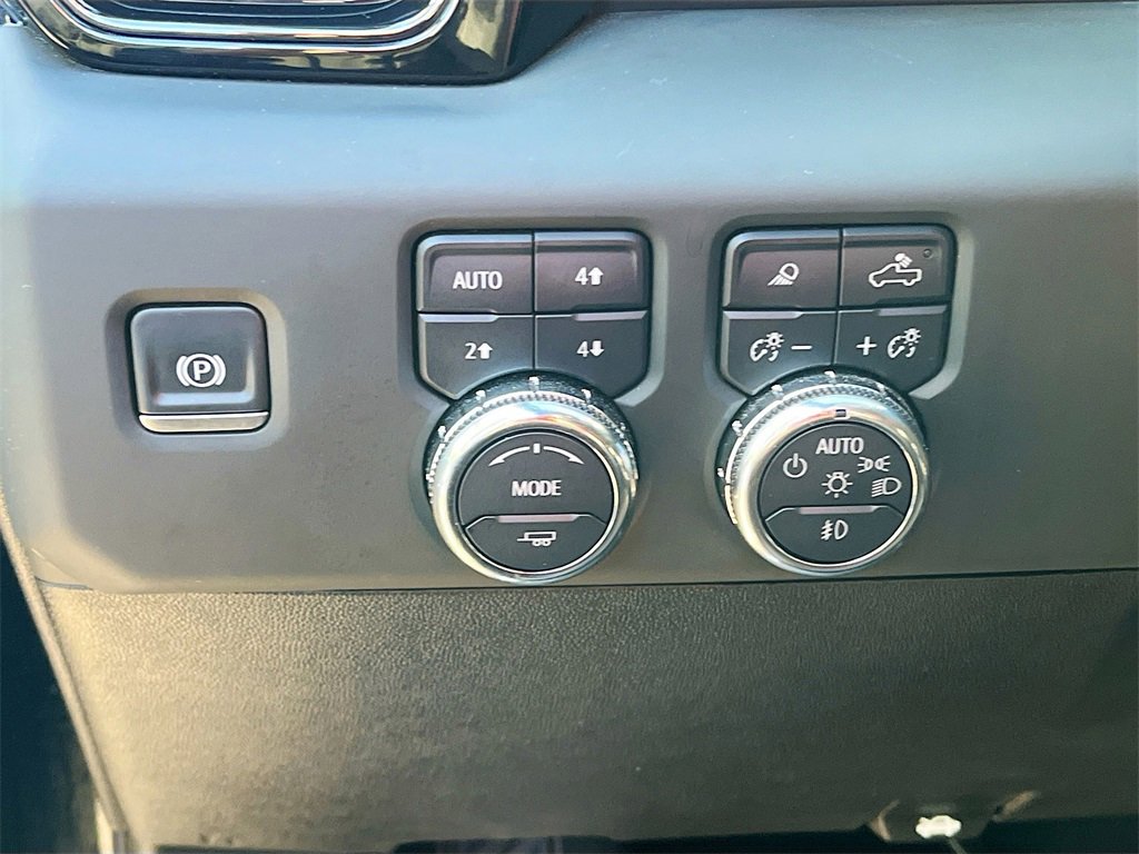 Used 2025 GMC Sierra 2500 AT4 w/ AT4 Premium Plus Package image 10