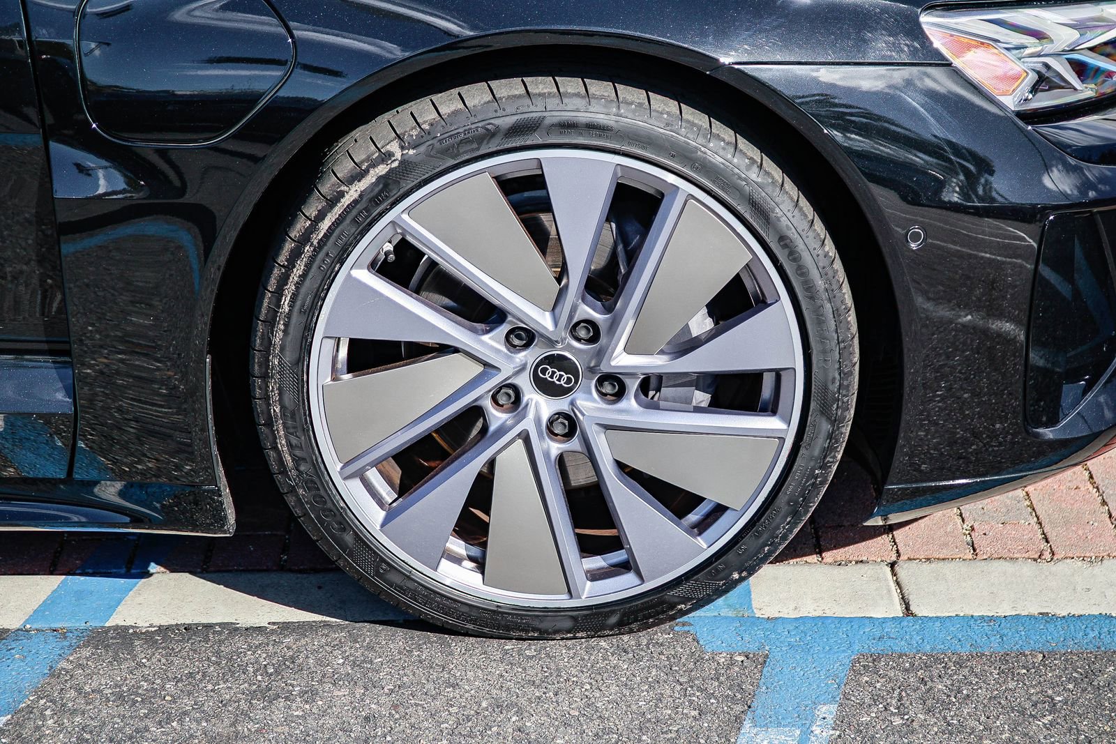 Used 2022 Audi e-tron GT Prestige w/ Prestige Package image 10