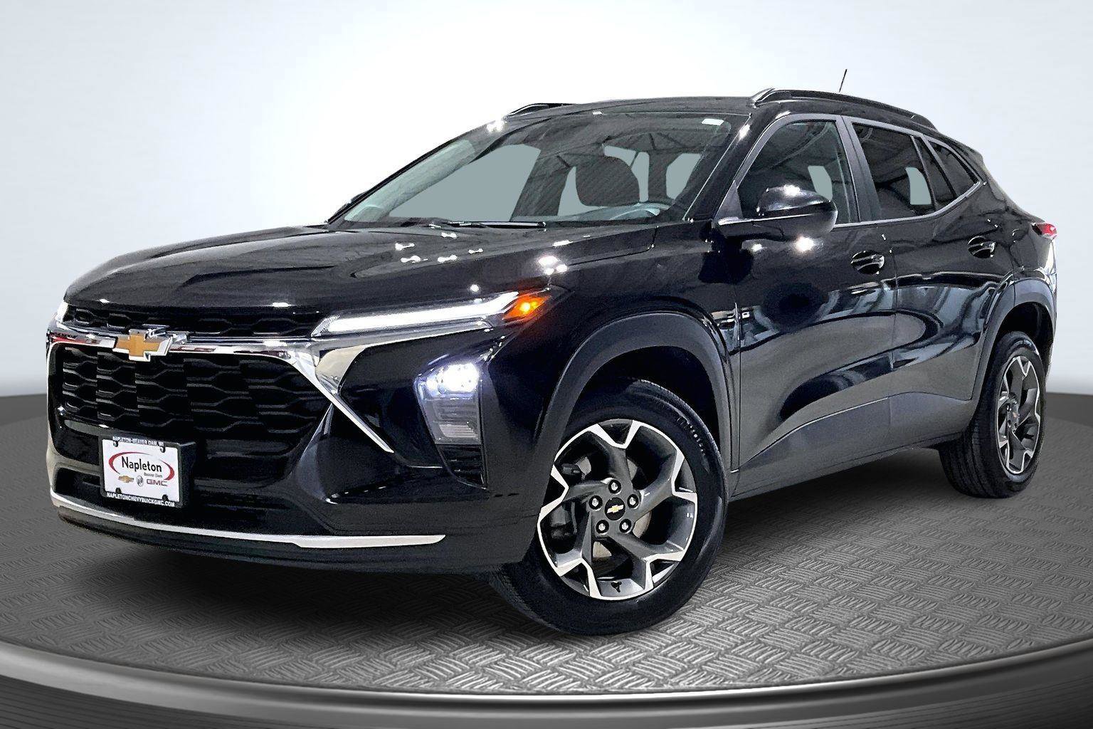 Used 2025 Chevrolet Trax LT FWD image 1