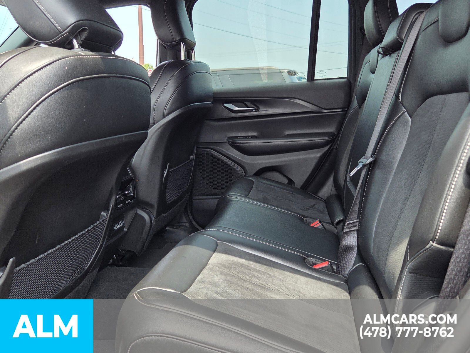 Used 2024 Jeep Grand Cherokee Altitude image 6