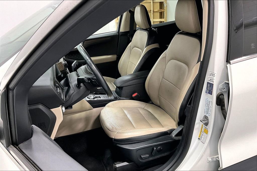 Used 2020 Ford Escape Titanium image 33