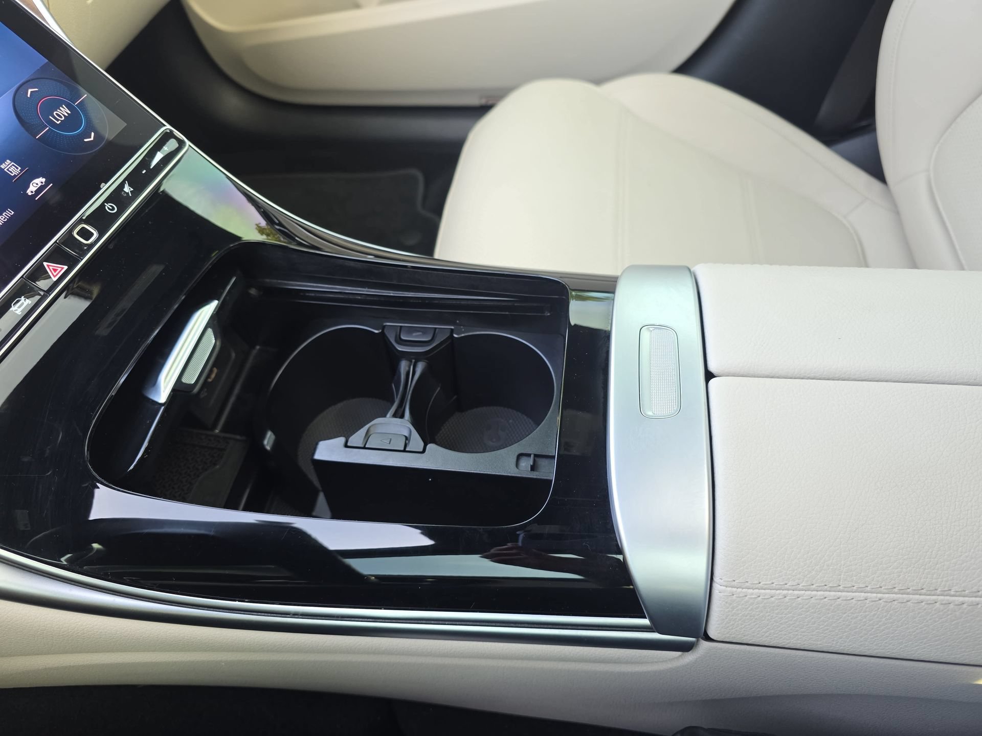 Used 2024 Mercedes-Benz C 300 Sedan image 25