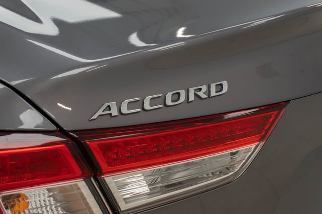 Used 2018 Honda Accord Touring image 10
