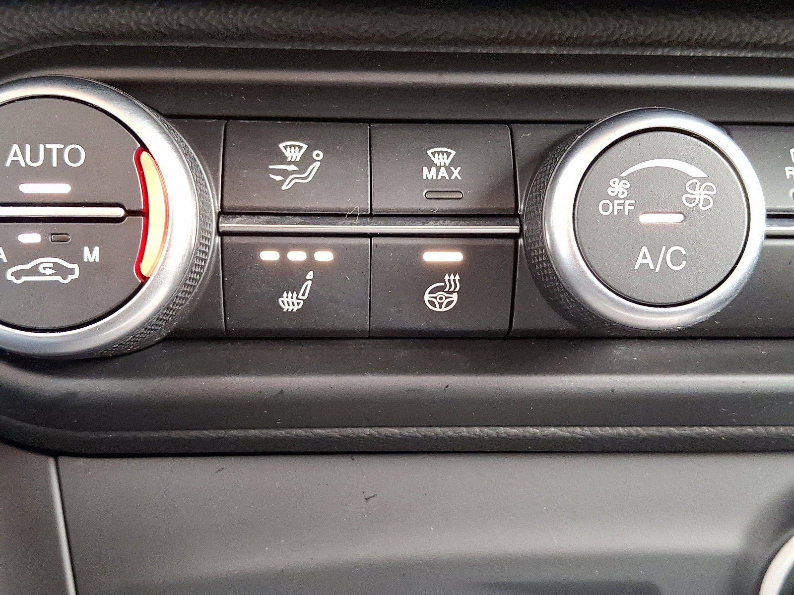 Used 2021 Alfa Romeo Stelvio Ti w/ Nero Edizione image 28