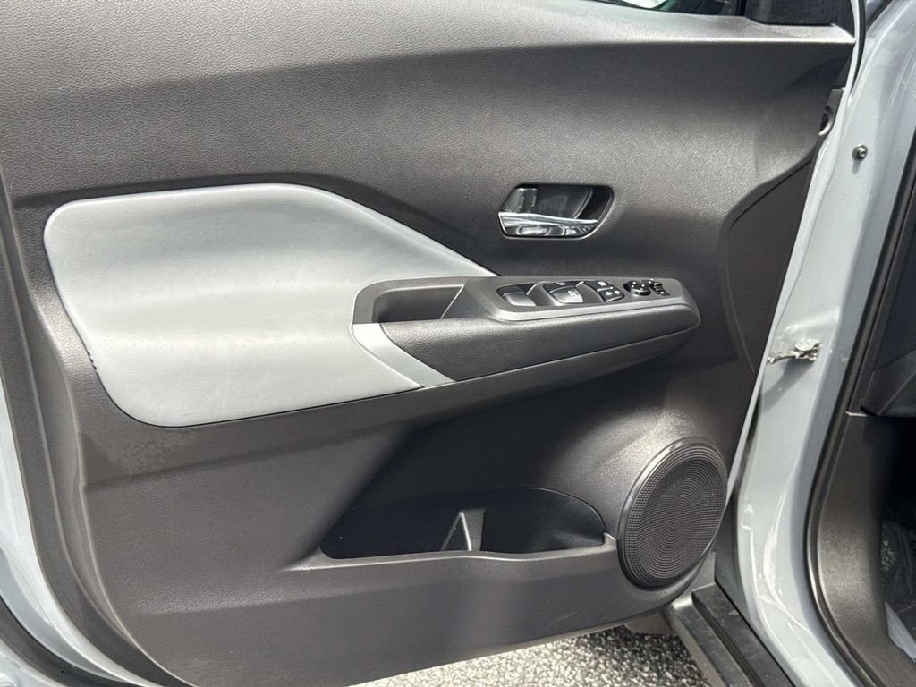 Used 2023 Nissan Kicks SR w/ SR Premium Package FWD image 17