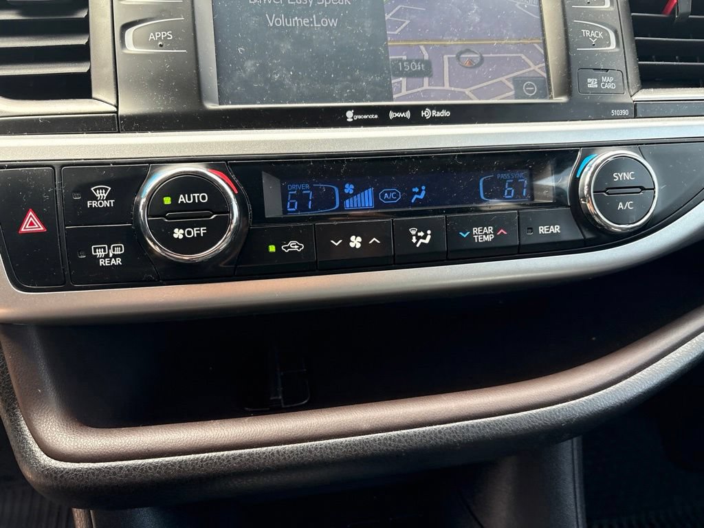 Used 2019 Toyota Highlander XLE AWD/4WD image 17