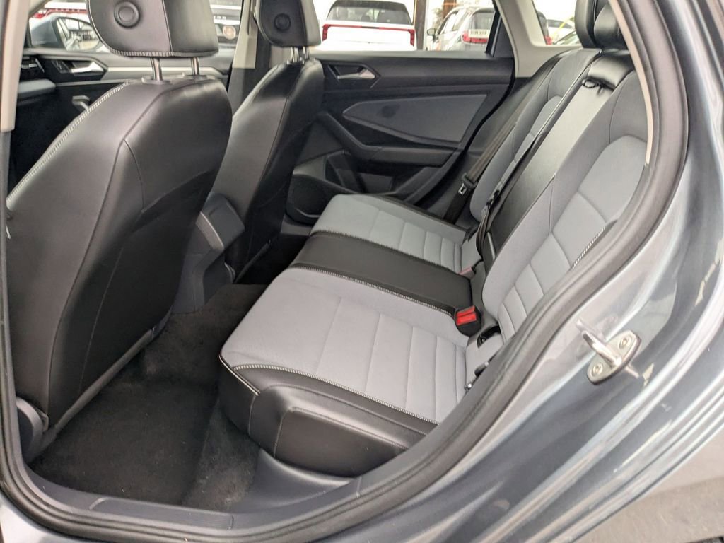 Used 2025 Volkswagen Jetta SE image 23