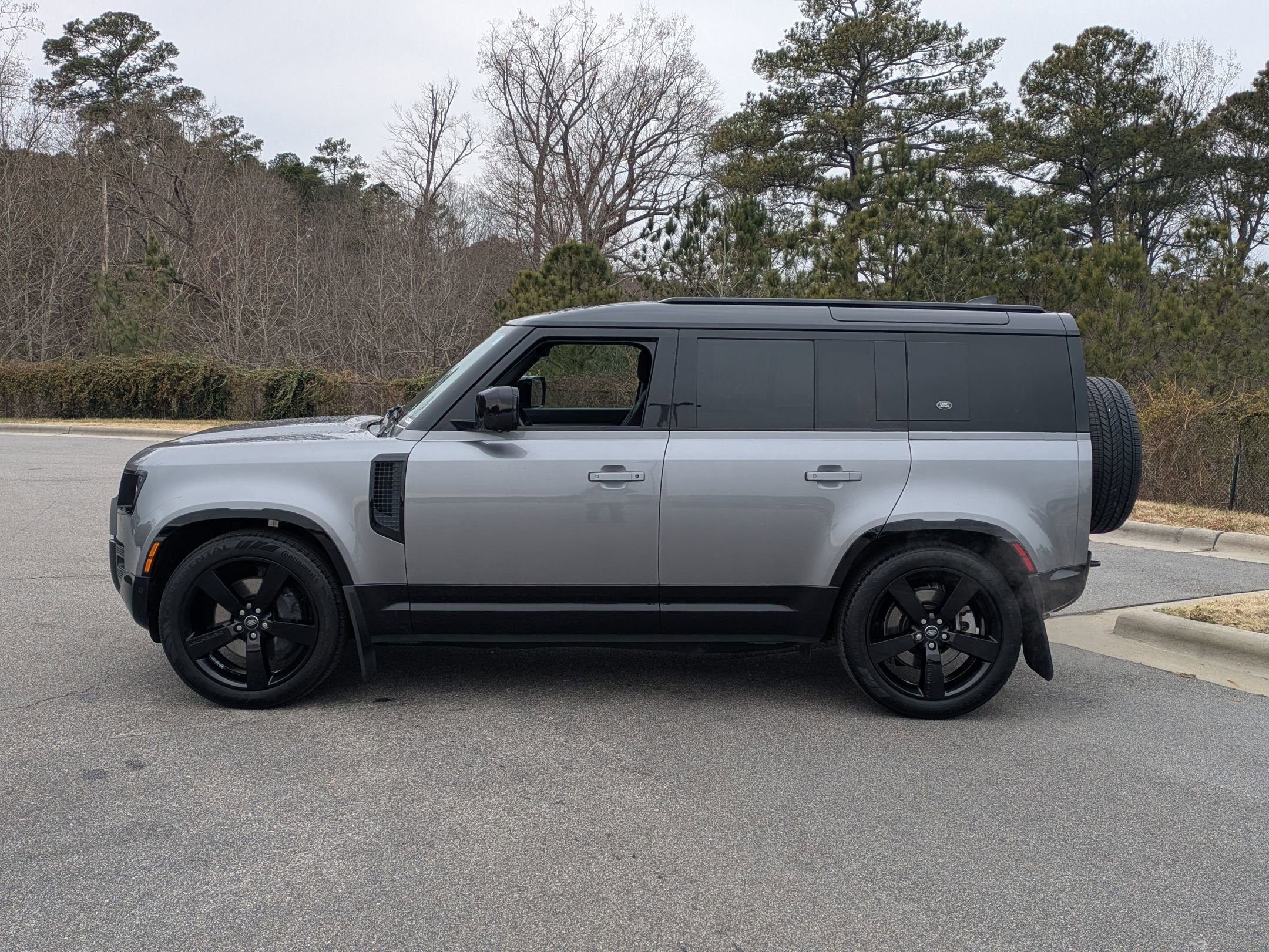 Certified 2024 Land Rover Defender 110 X-Dynamic SE image 8