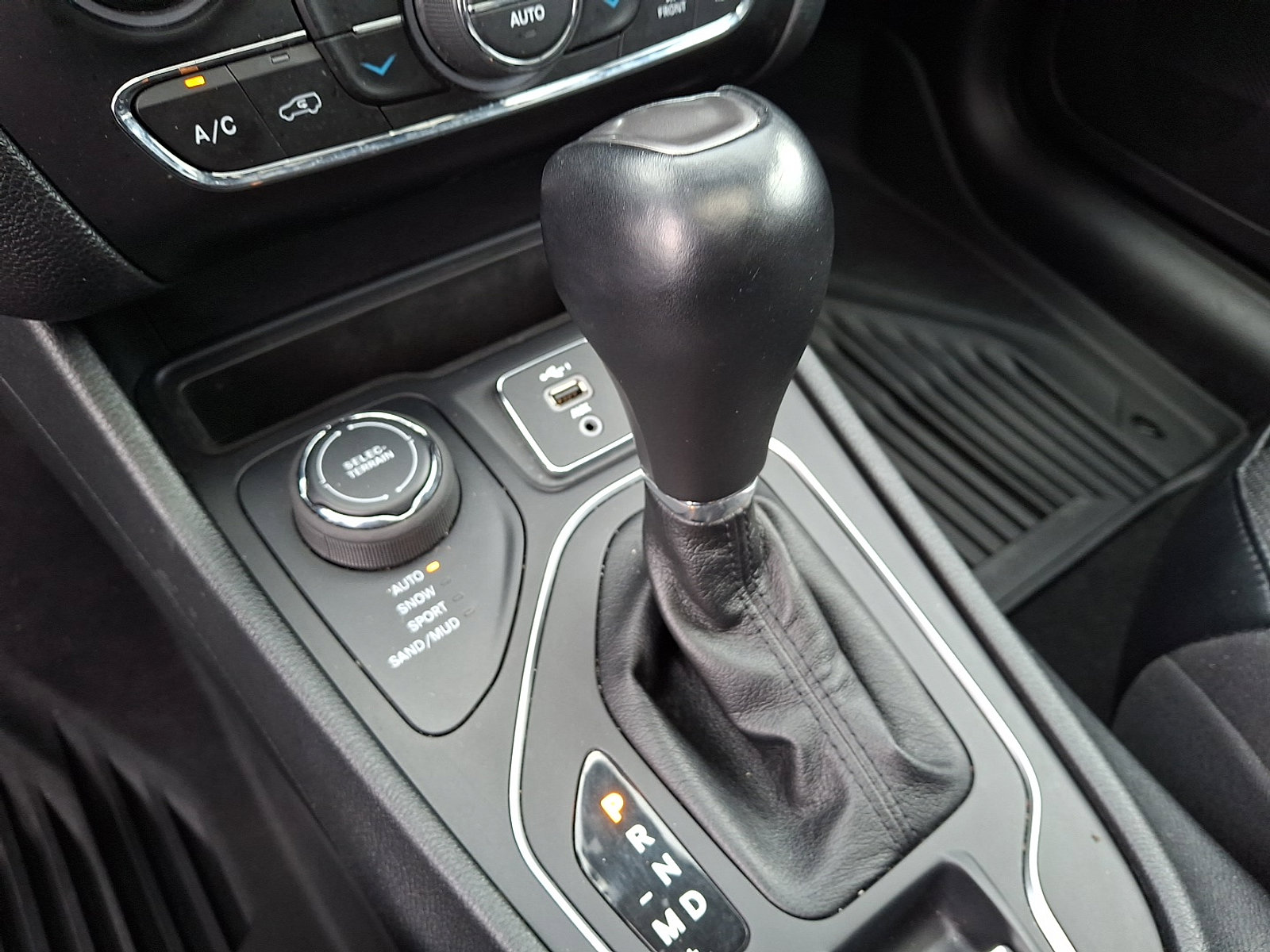 Certified 2022 Jeep Cherokee Latitude Lux w/ Sun & Sound Group image 17