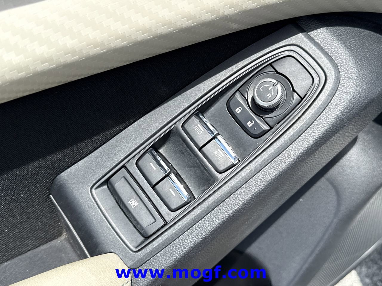 Used 2022 Subaru Ascent Premium w/ Convenience Package AWD/4WD image 16