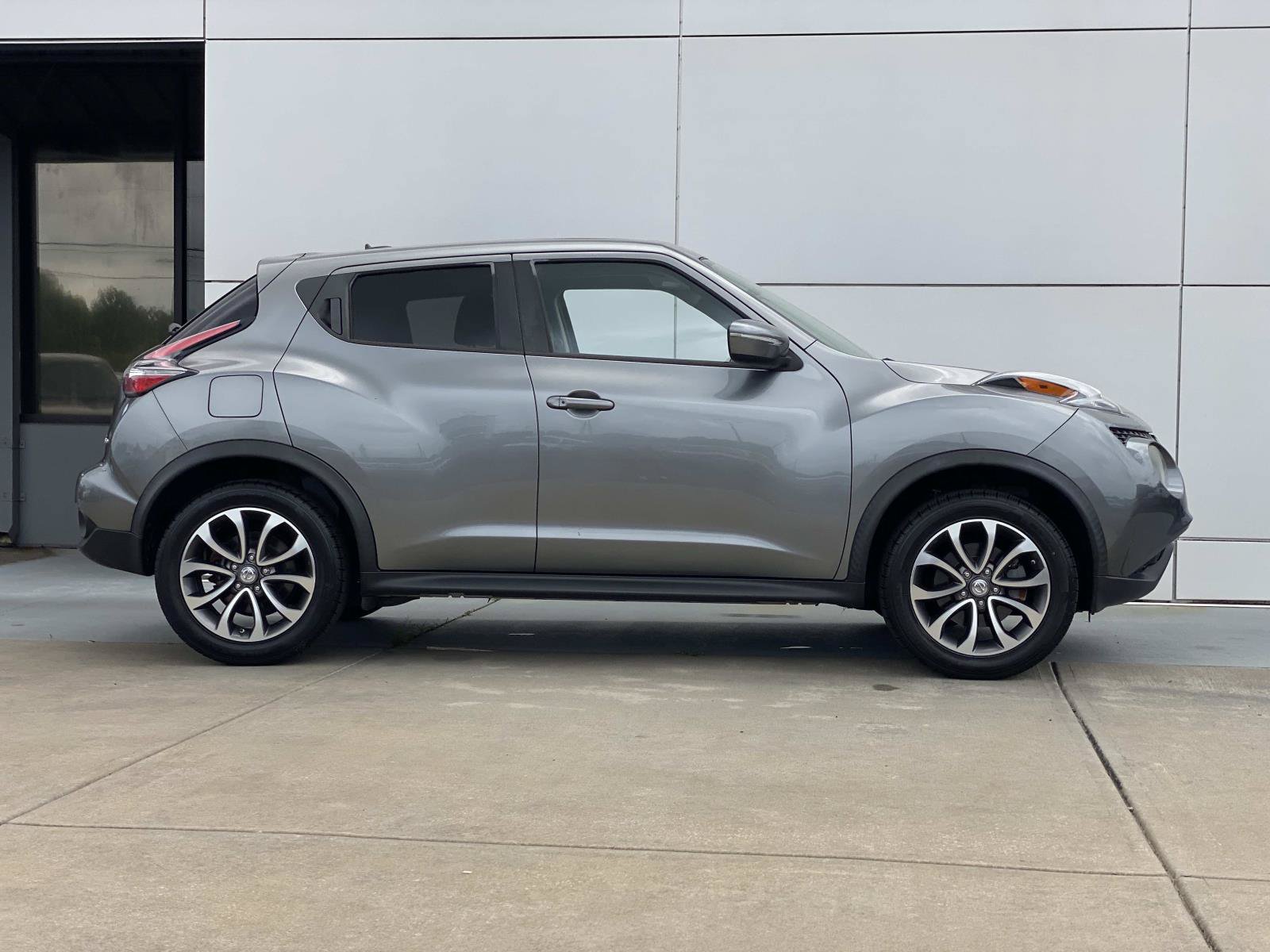 Used 2017 Nissan Juke SV AWD/4WD image 3