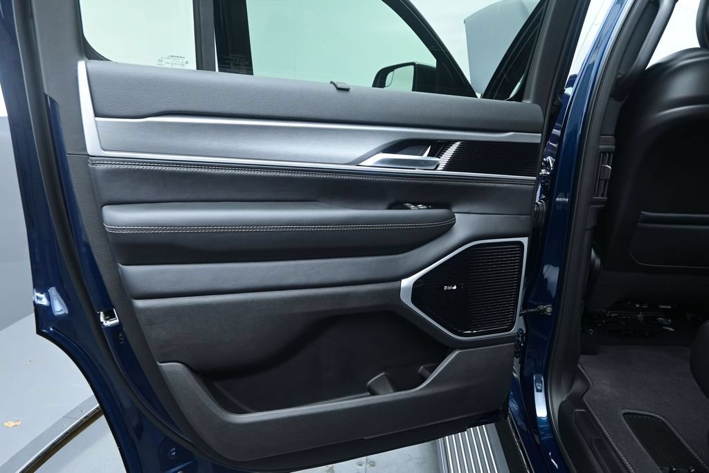 New 2026 Jeep Grand Wagoneer Limited AWD/4WD image 14