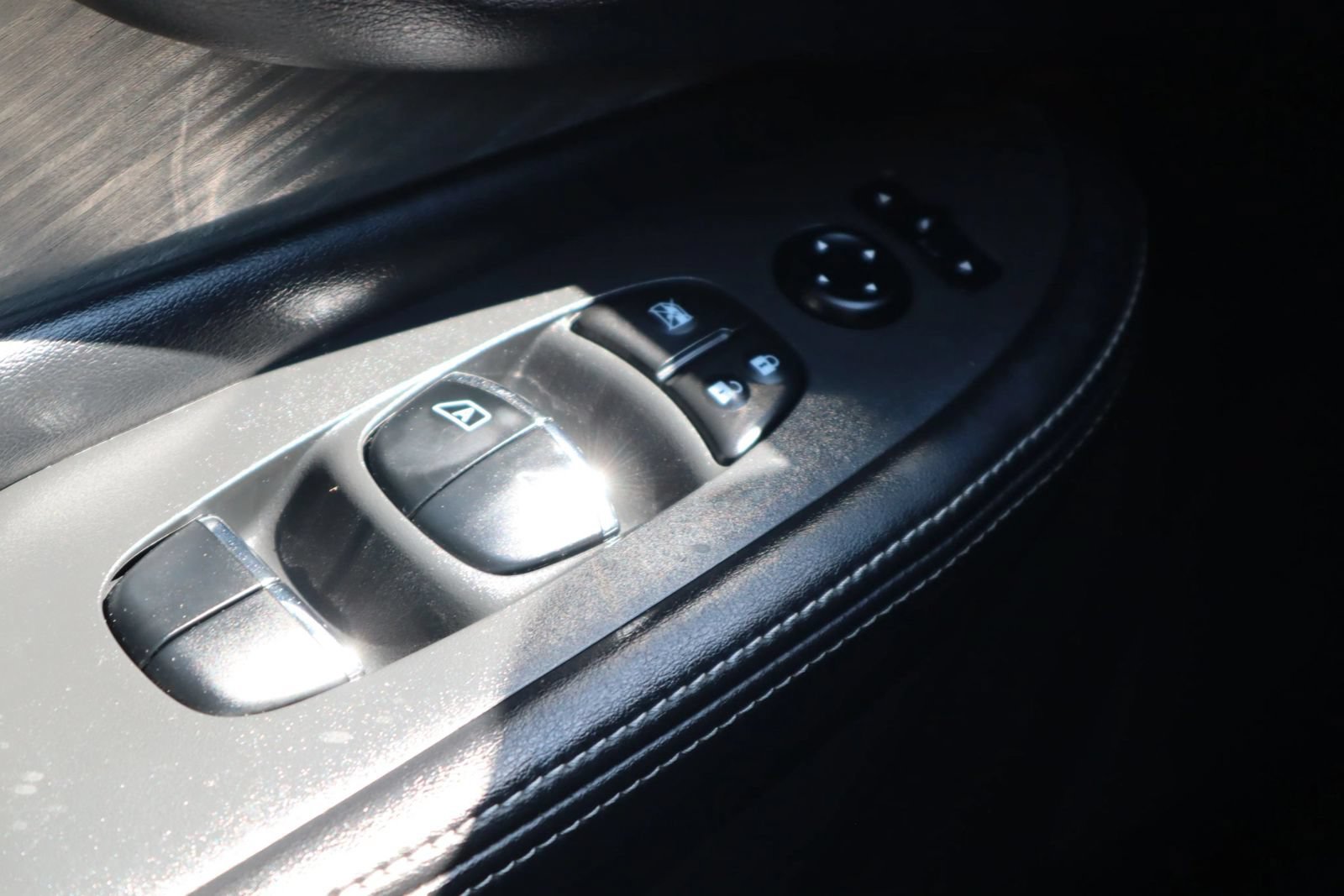 Used 2015 Nissan Murano SL w/ SL Technology Package FWD image 28