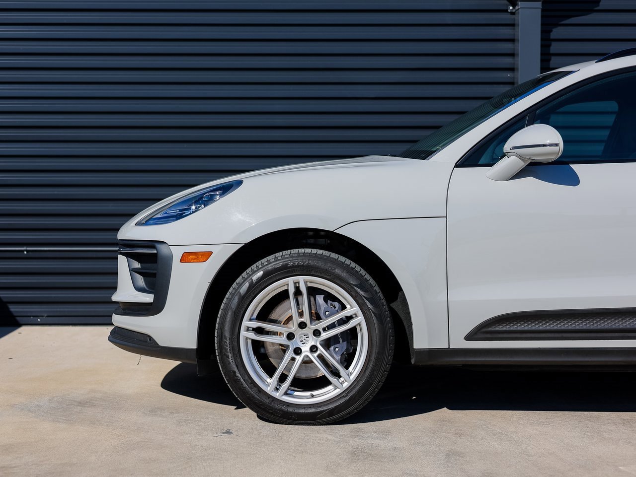 Certified 2022 Porsche Macan image 11