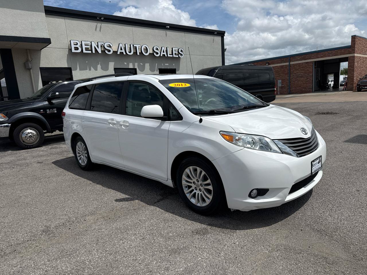 Used 2013 Toyota Sienna XLE FWD image 4