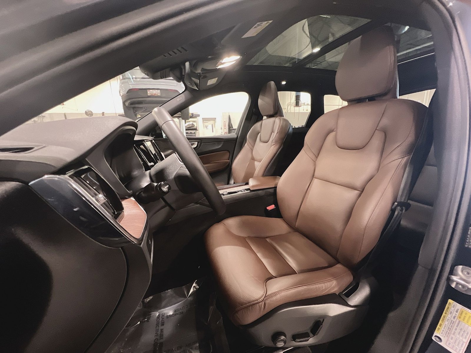 Certified 2023 Volvo XC60 B5 Plus w/ Climate Package image 13