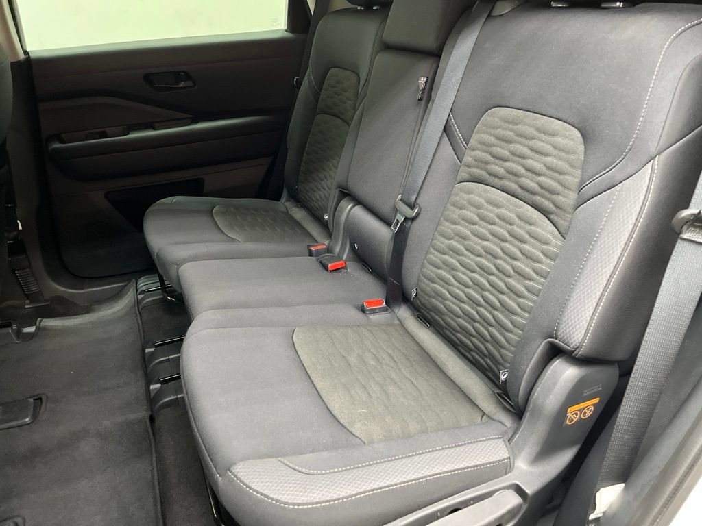 Used 2025 Nissan Pathfinder SV AWD/4WD image 18