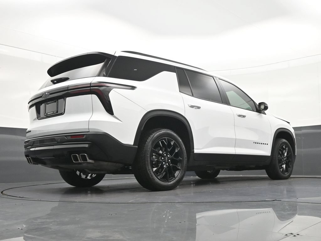 Used 2025 Chevrolet Traverse LT w/ Midnight/Sport Edition FWD image 29