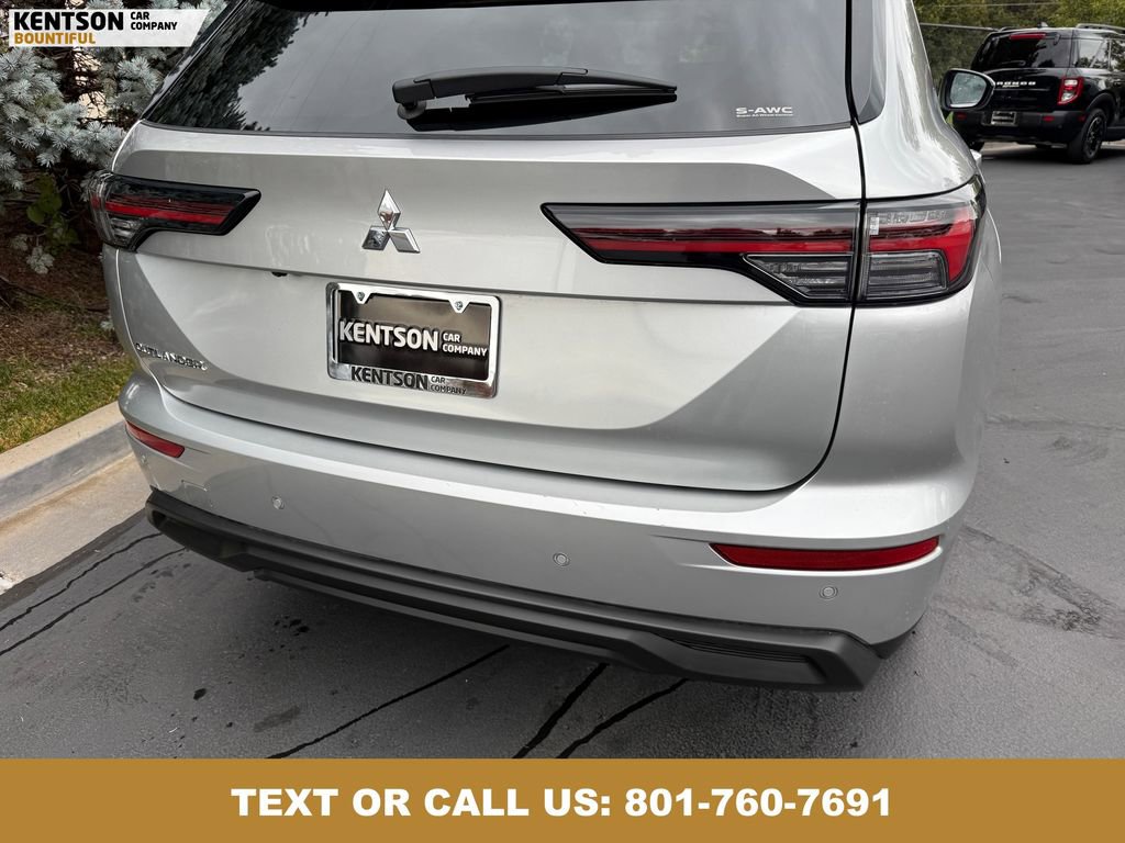 Used 2025 Mitsubishi Outlander ES image 34