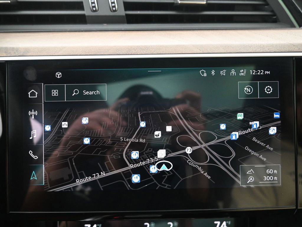 Used 2022 Audi e-tron Premium Plus w/ Premium Plus Package image 12