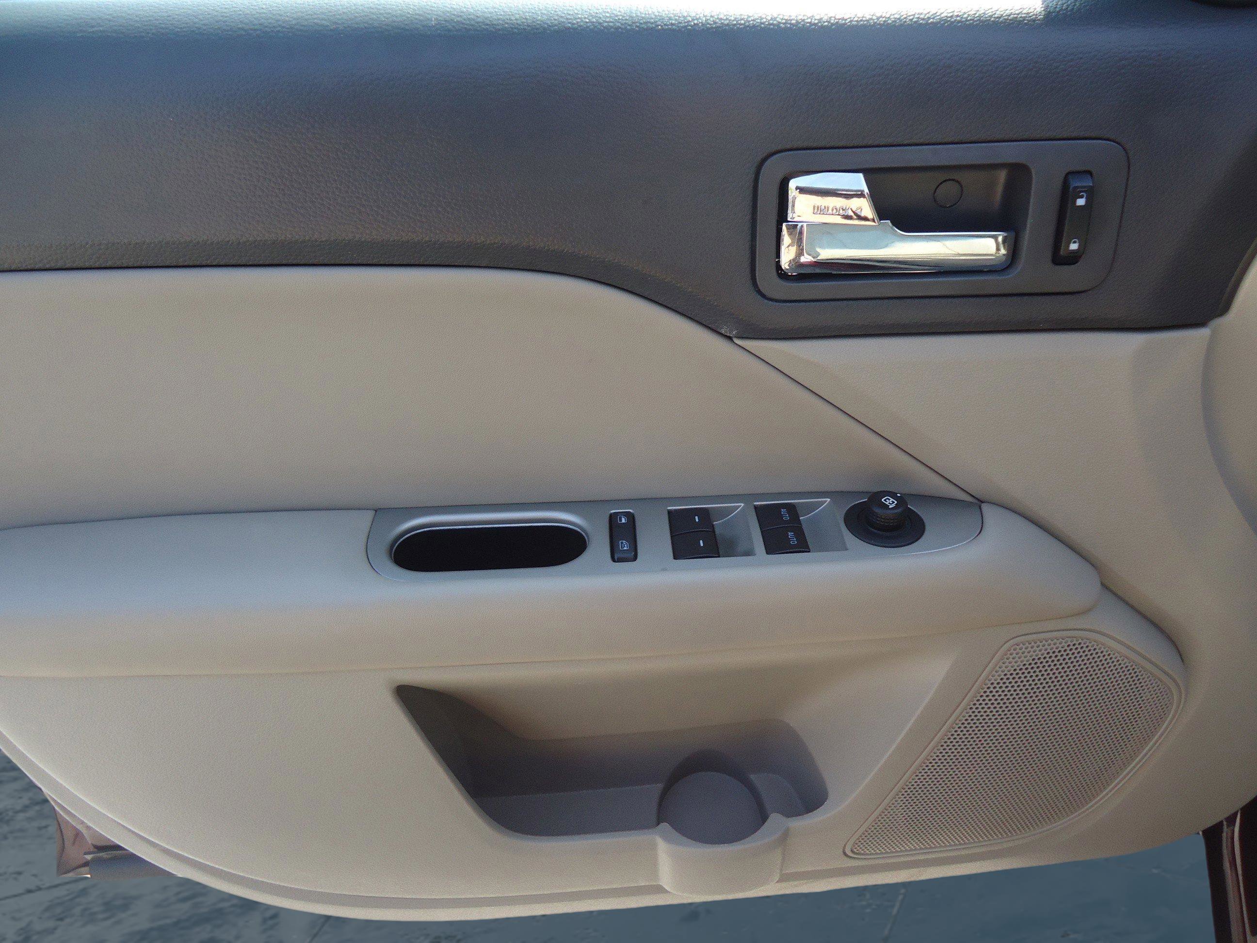 Used 2011 Ford Fusion SEL FWD image 17