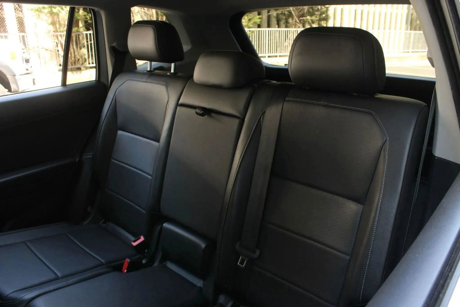 Used 2019 Volkswagen Tiguan SE w/ Panoramic Sunroof Package AWD/4WD image 18