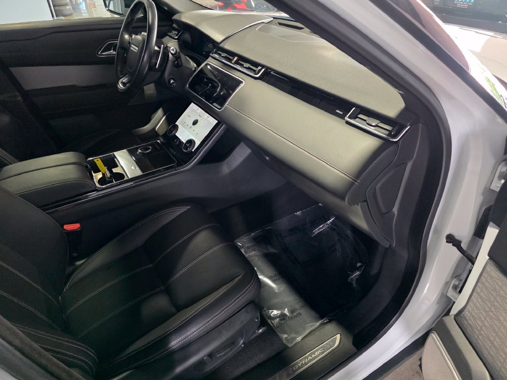 Used 2019 Land Rover Range Rover Velar R-Dynamic SE AWD/4WD image 18