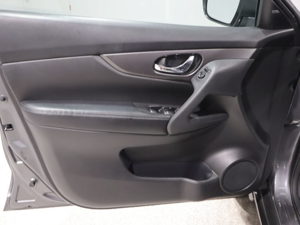 Used 2016 Nissan Rogue SV w/ SV Premium Package AWD/4WD image 14