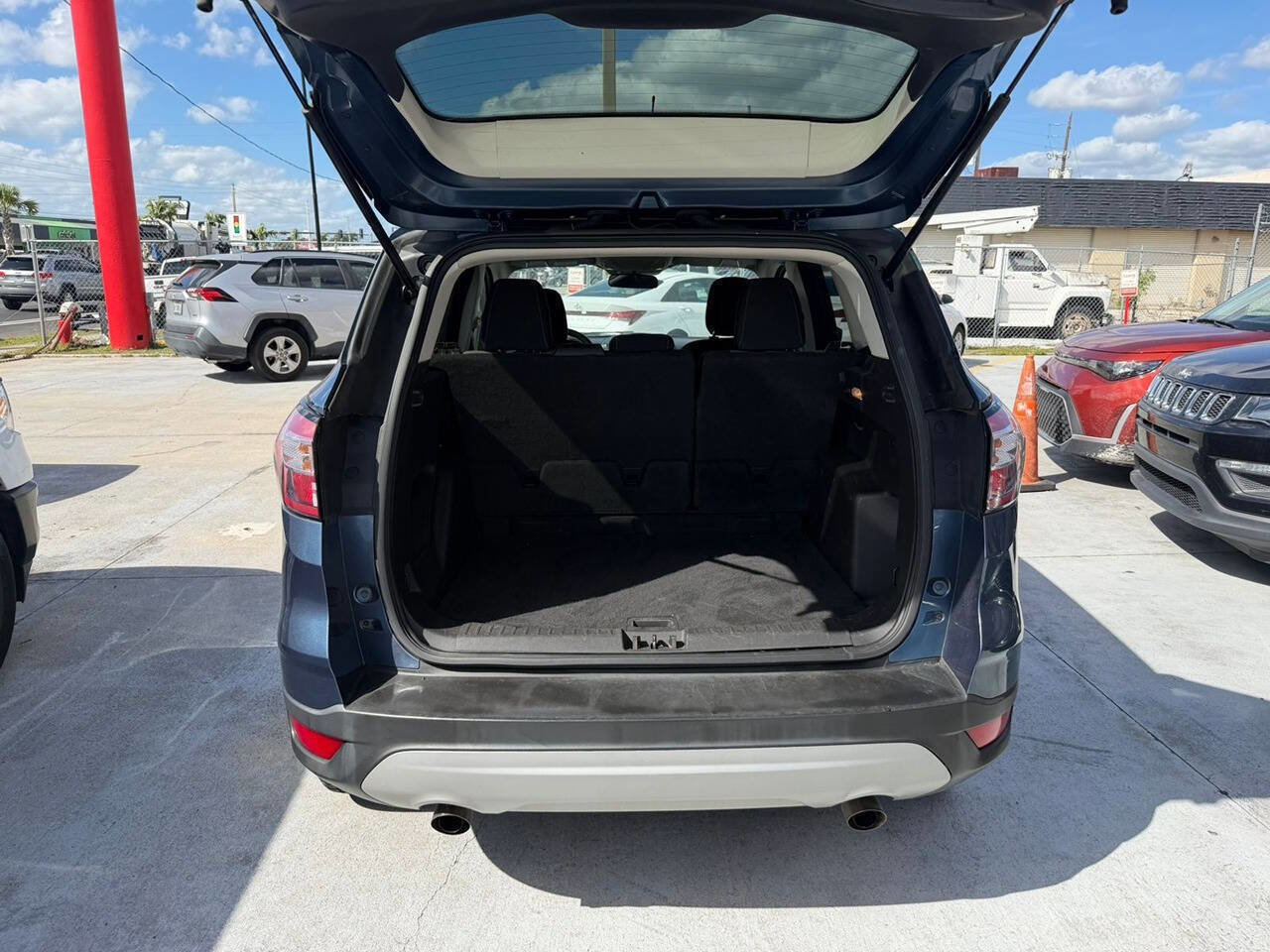 Used 2018 Ford Escape SE image 9