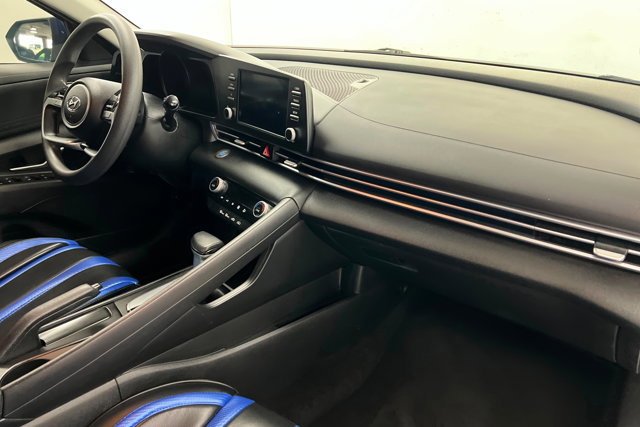 Used 2023 Hyundai Elantra SEL image 23