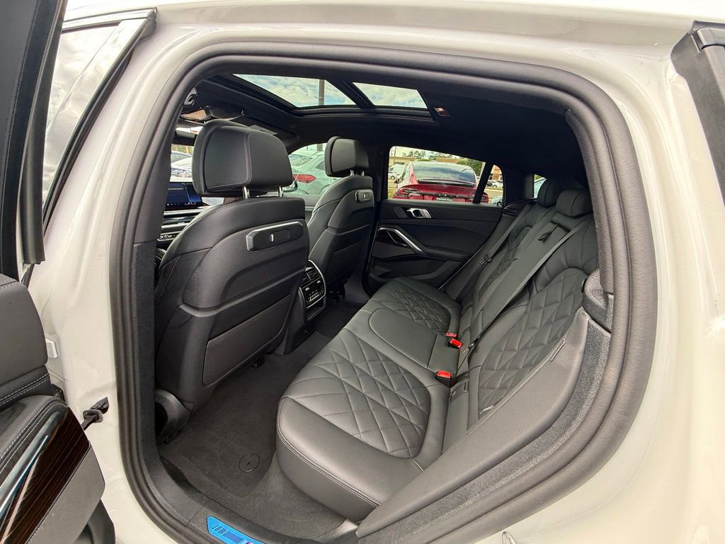 Used 2026 BMW X6 xDrive40i w/ Climate Comfort Package image 25