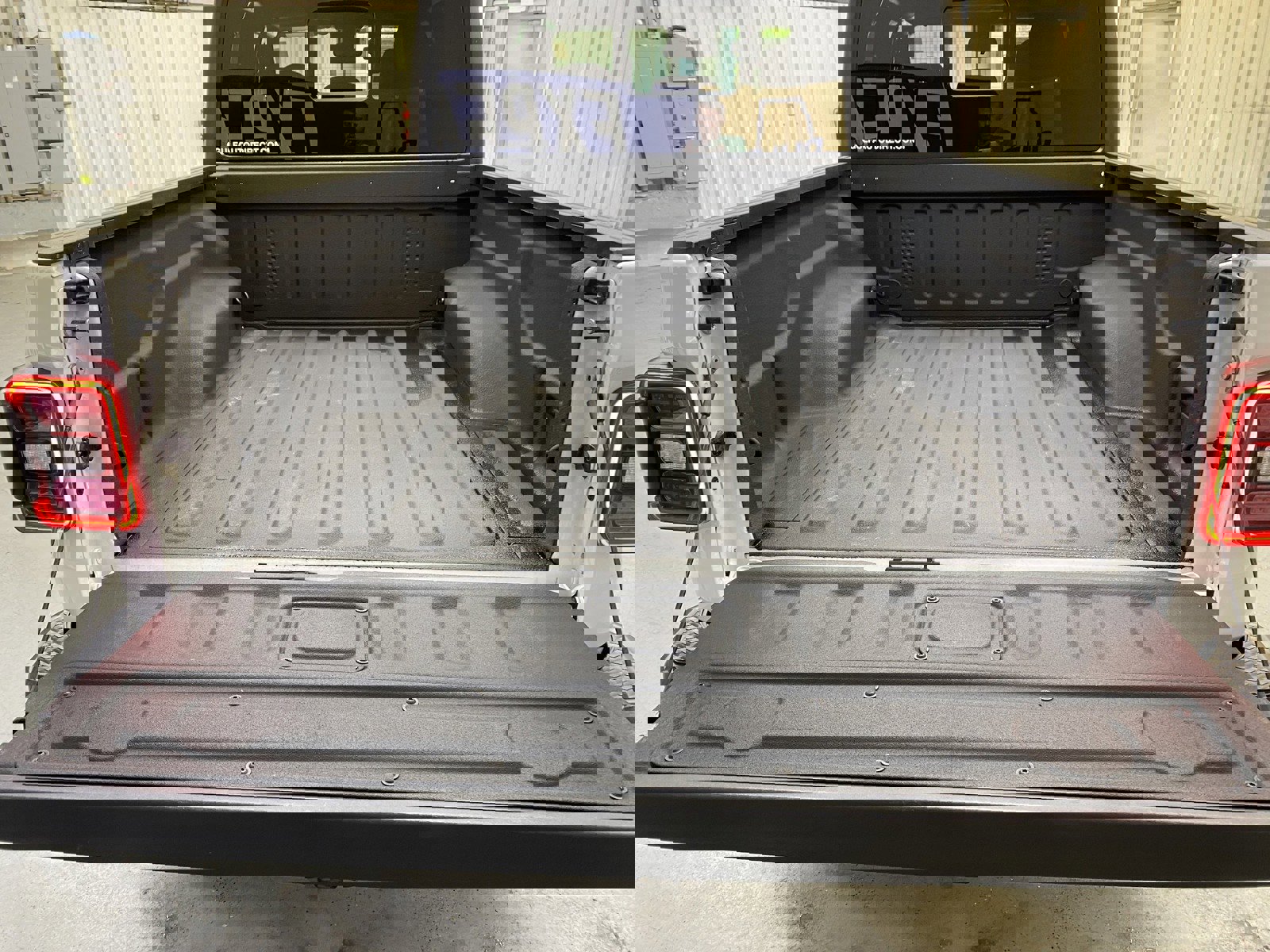 Used 2024 Jeep Gladiator Mojave image 29