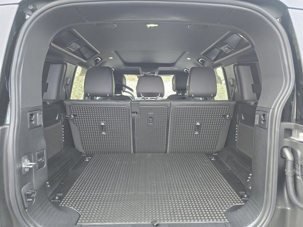 New 2026 Land Rover Defender 110 X-Dynamic SE AWD/4WD image 30