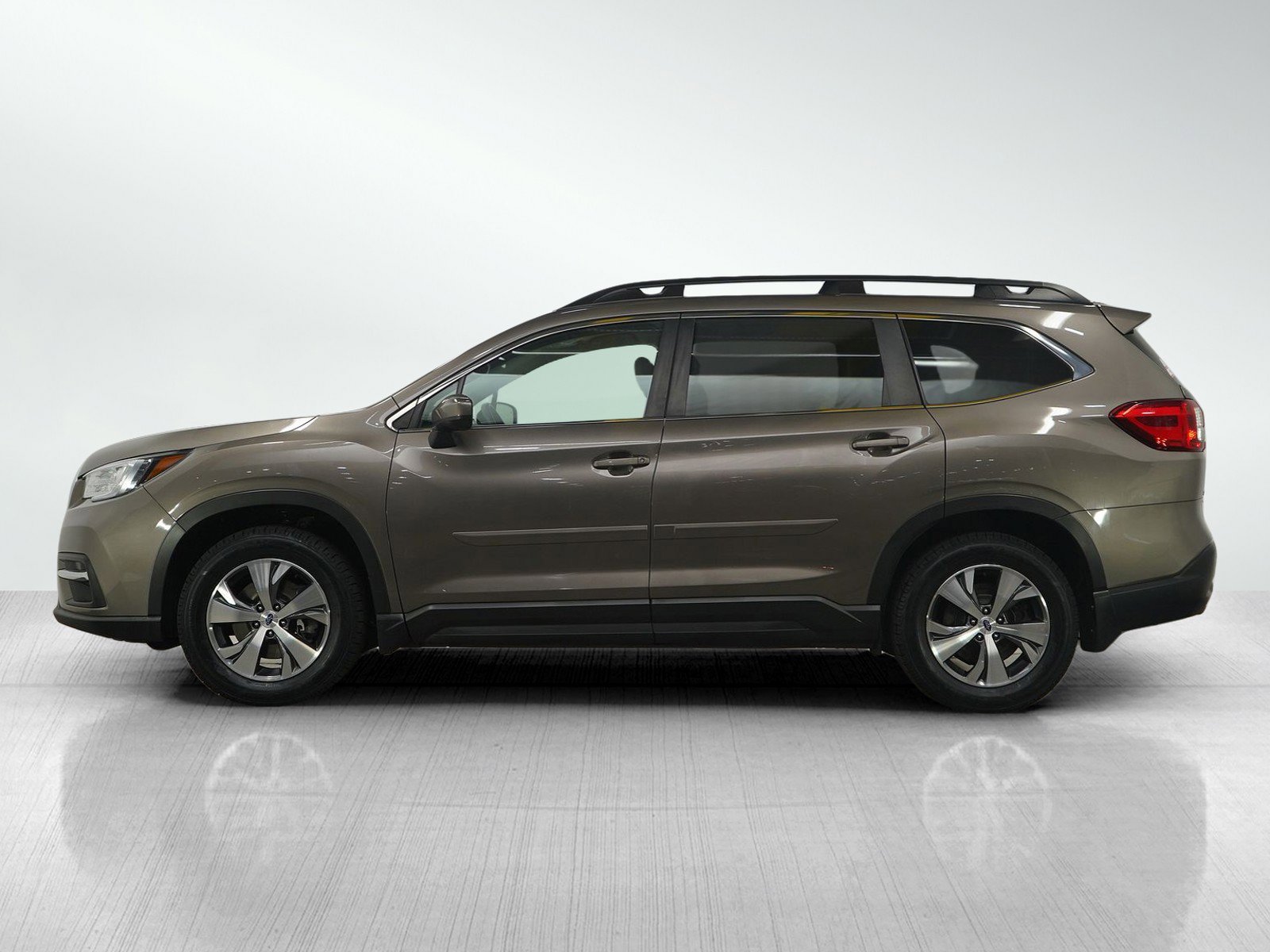 Used 2021 Subaru Ascent Premium image 2
