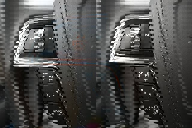 Used 2017 Lincoln Continental Reserve w/ Technology Package image 38