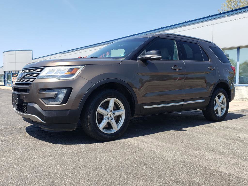 Used 2016 Ford Explorer XLT w/ Equipment Group 202A AWD/4WD image 8