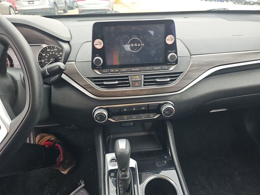 Used 2024 Nissan Altima 2.5 SV image 18