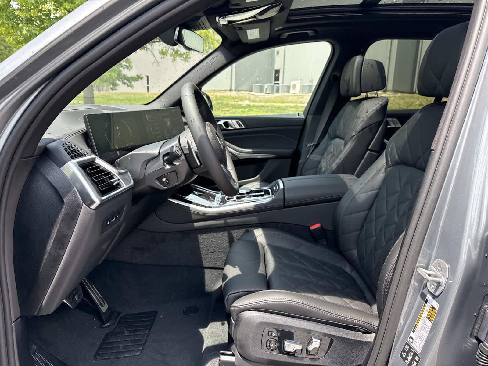 New 2026 BMW X5 xDrive40i w/ M Sport Package AWD/4WD image 14