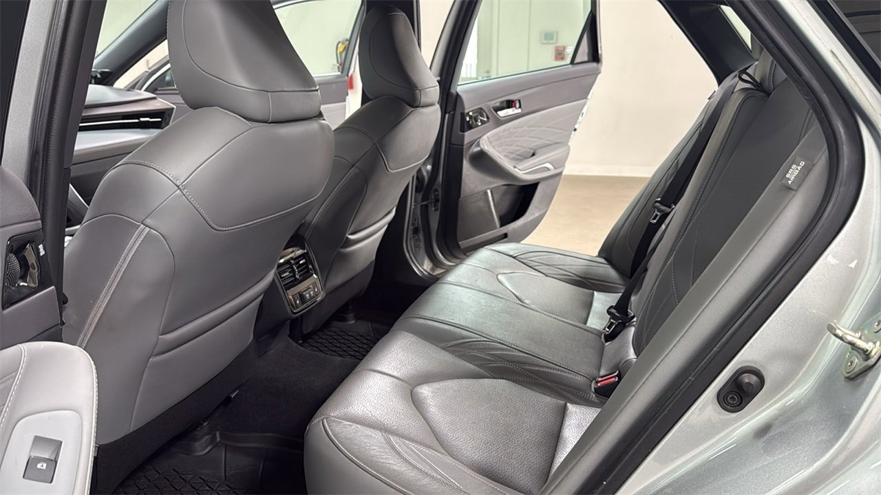 Used 2020 Toyota Avalon Limited image 15