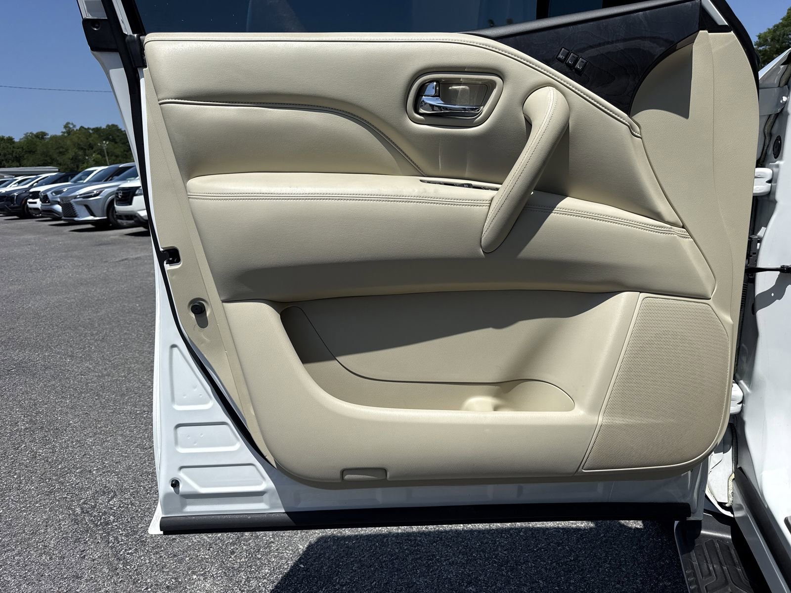 Used 2022 INFINITI QX80 Luxe w/ Cargo Package AWD/4WD image 16