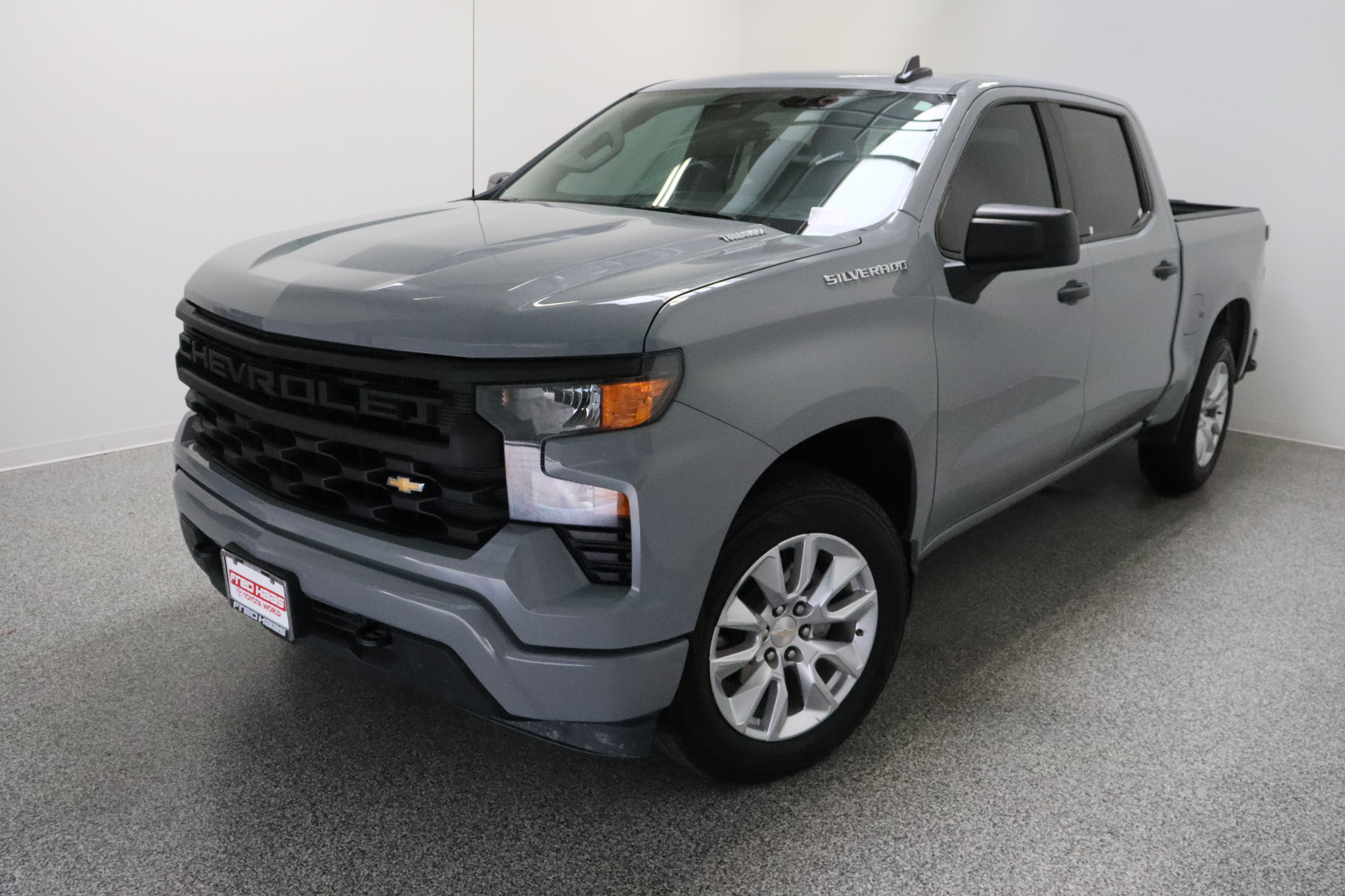 Used 2024 Chevrolet Silverado 1500 Custom RWD image 2