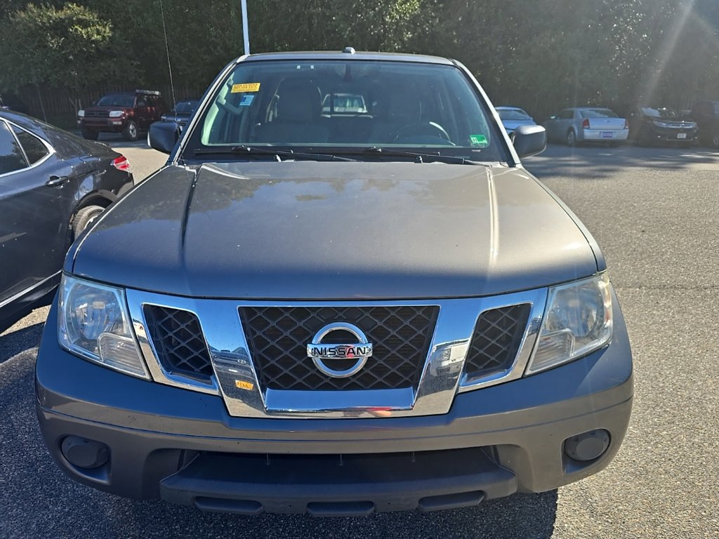 Used 2018 Nissan Frontier SV RWD image 2