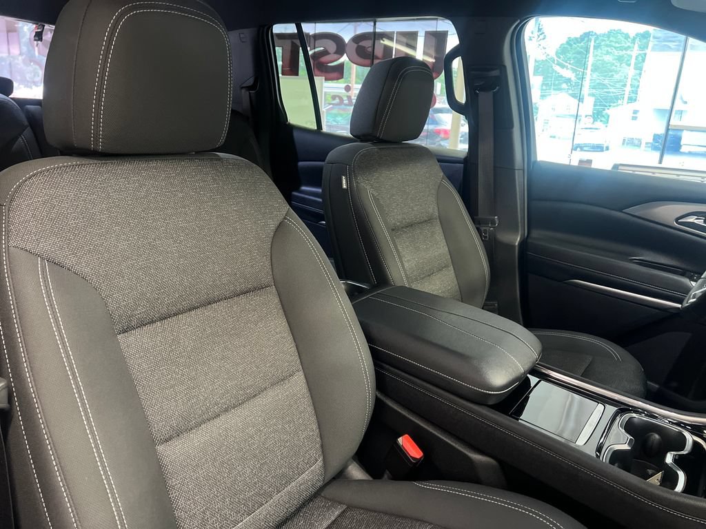 Used 2024 Chevrolet Traverse LT w/ Midnight/Sport Edition AWD/4WD image 42