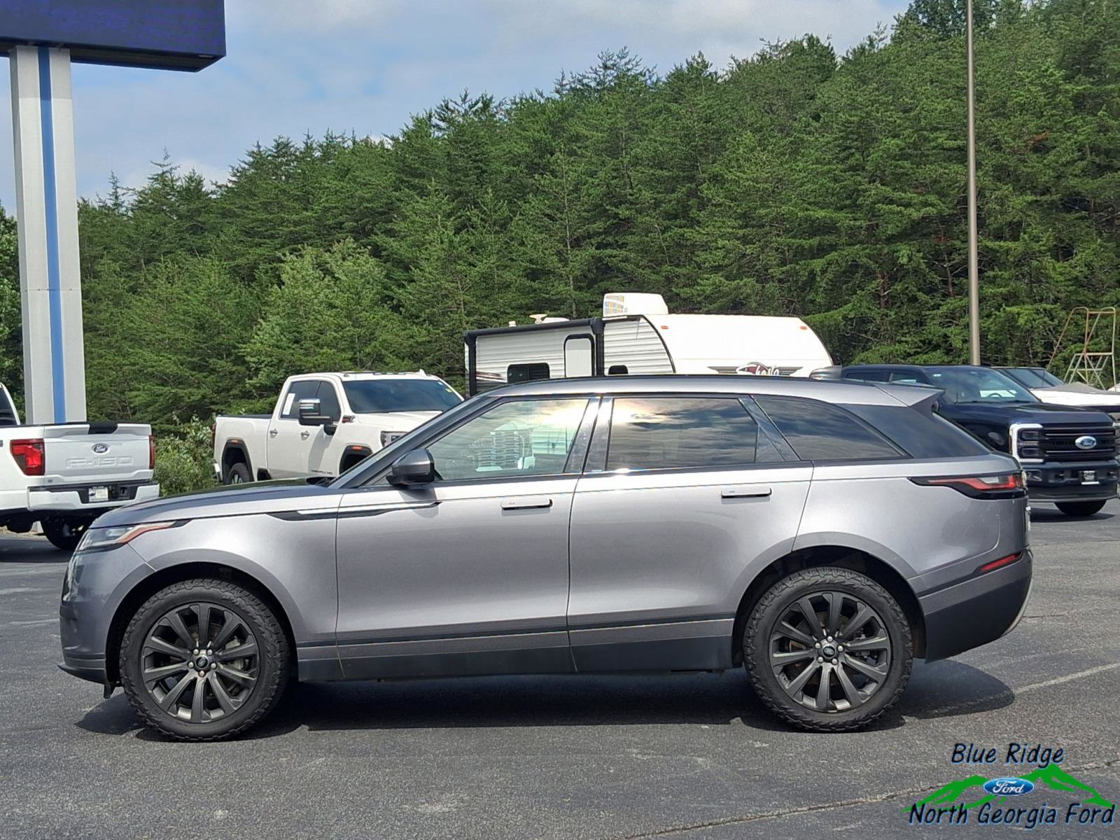 Used 2020 Land Rover Range Rover Velar S image 2